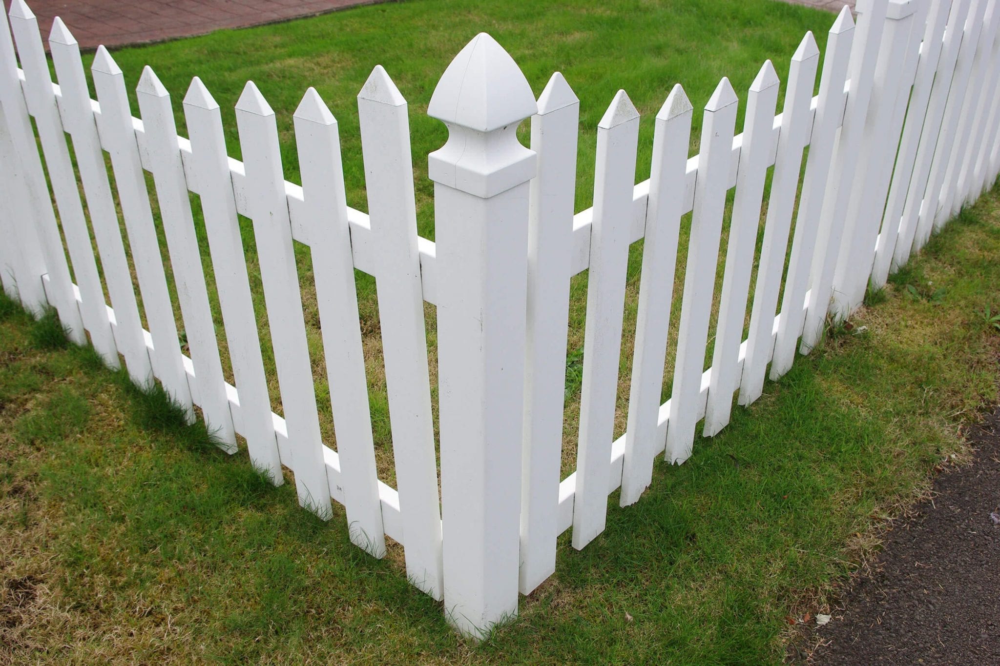 Signs Your Vinyl Fence Needs Repairs