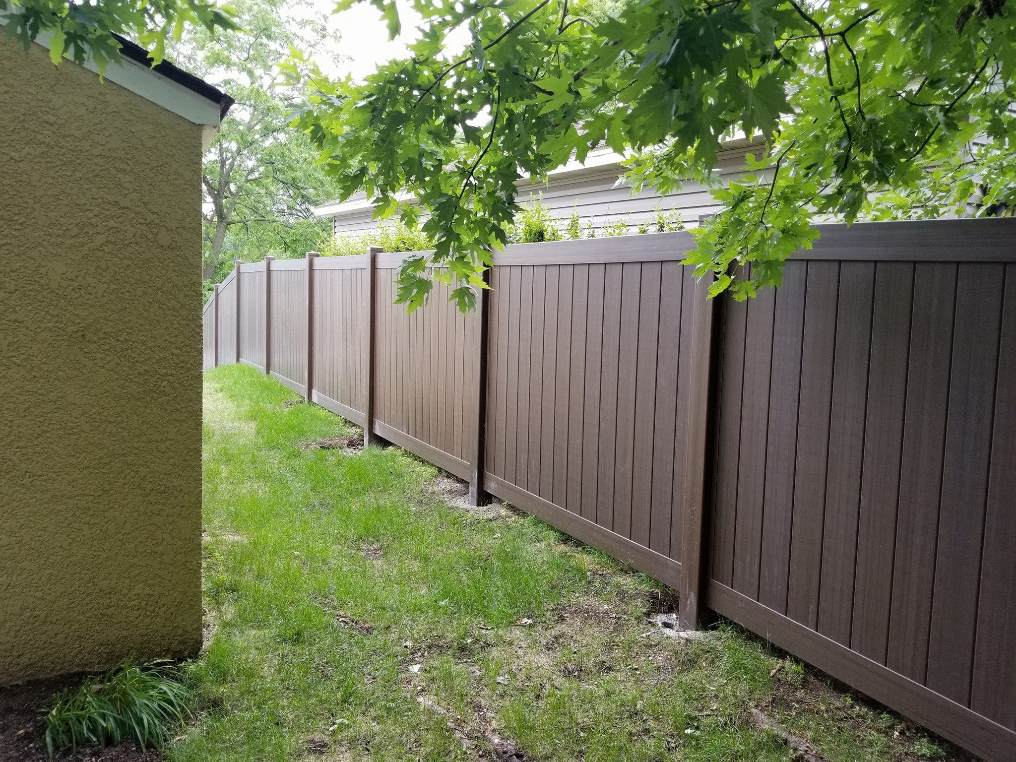 Spruce Up Your Yard with a Horizontal Fence