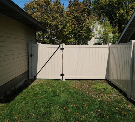 Tan Vinyl Privacy Fencing Mn (5)