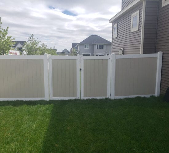 Two Tone Vinyl Privacy Fence (5)