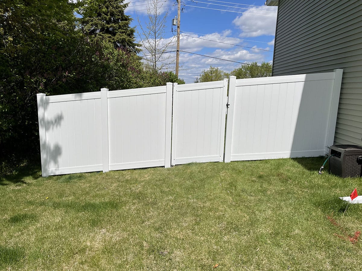 White Vinyl Privacy Fence Mn (7)