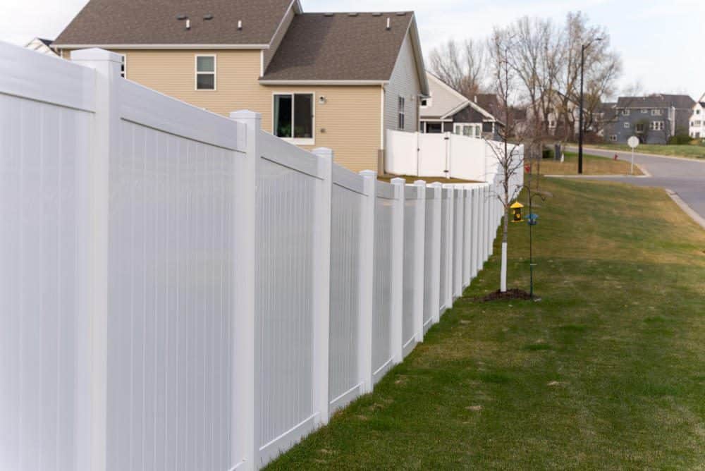 Hugo Vinyl Fence Installation Contractors