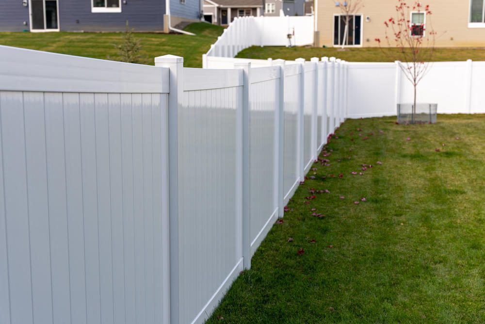 Hugo Vinyl Fence Installation Contractor